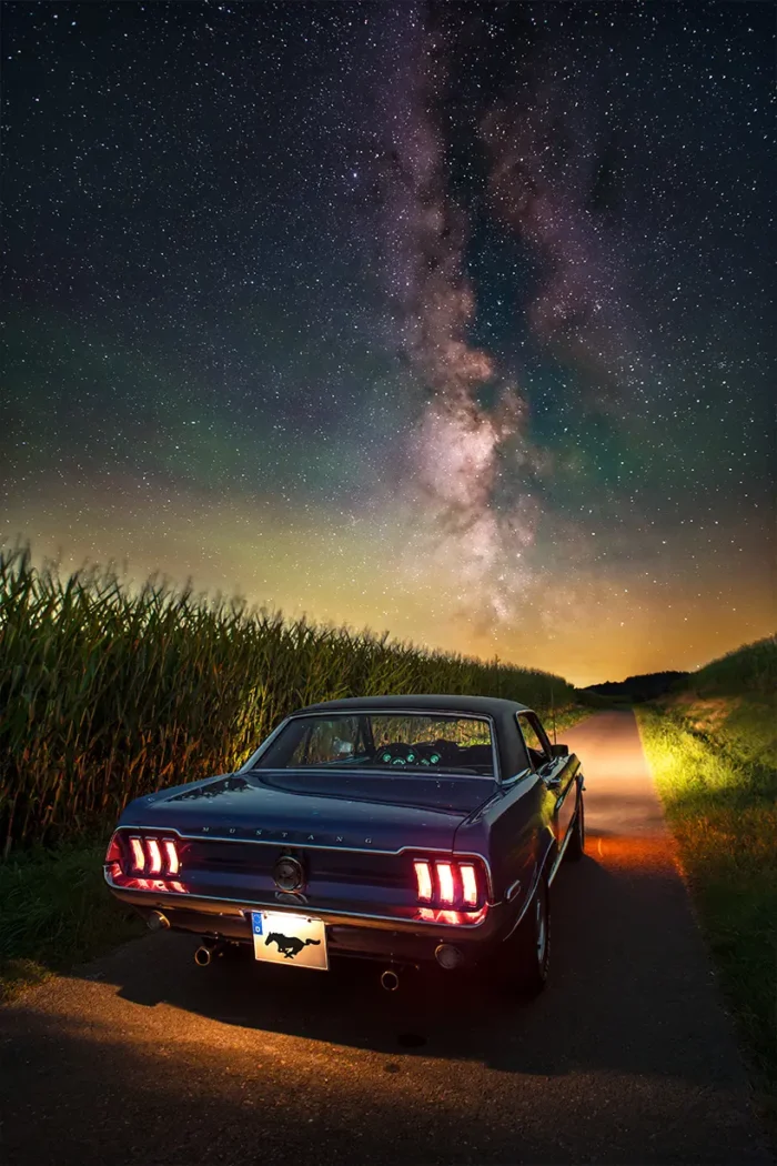 Ein Ford Mustang von 1968, fotografiert unter einem Sternenhimmel in Deutschland. Foto: Mit freundlicher Genehmigung von Evgeni Tcherkasski