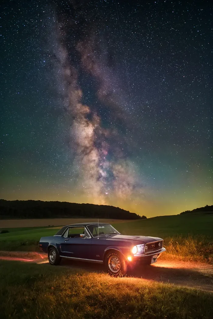 Tcherkasski nutzte die Scheinwerfer seines Autos taktisch für eine subtile Beleuchtung während der Astrofotografie-Aufnahmen. Foto: Mit freundlicher Genehmigung von Evgeni Tcherkasski