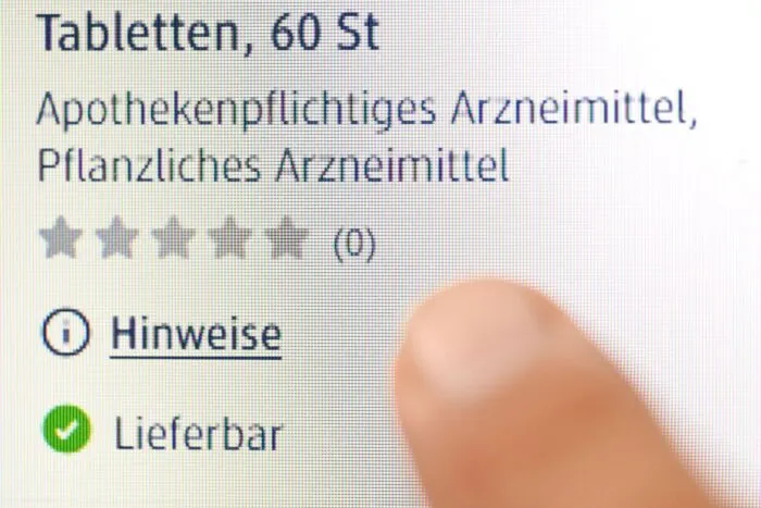 Bei der Versand-Apotheke von dm bekommt man apothekenpflichtige, rezeptfreie Medikamente.