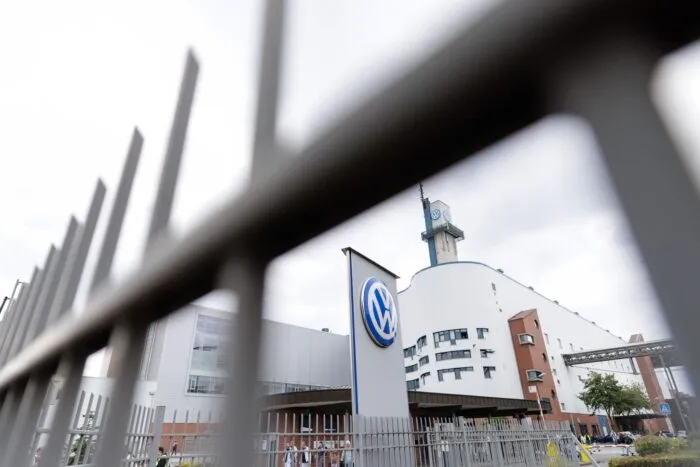 Soll zu einem Kompetenzzentrum für Sicherheits- und Verteidigungslösungen weiterentwickelt werden: Das VW-Werk in Osnabrück. (Archivbild)