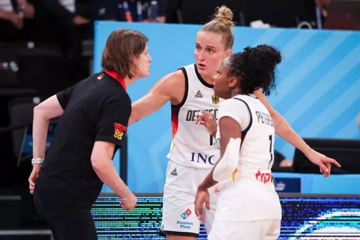 Leonie Fiebich (m) und Alexis Peterson (r) führten das deutsche Team an.