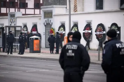 Polizeieinsatz bei Beerdigung im Clan-Milieu - „Schaulaufen der Organisierten Kriminalität dieser Stadt“