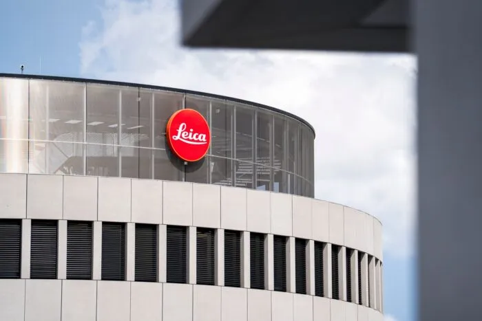 Neben der schwierigen weltwirtschaftlichen Entwicklung haben auch verschärfte Zollregelungen Leica im vergangenen Geschäftsjahr zu schaffen gemacht. (Archivbild)
