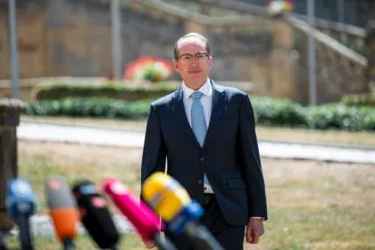 Dobrindt will Fußfesseln, Präventivhaft und strengeres Strafrecht für Gefährder