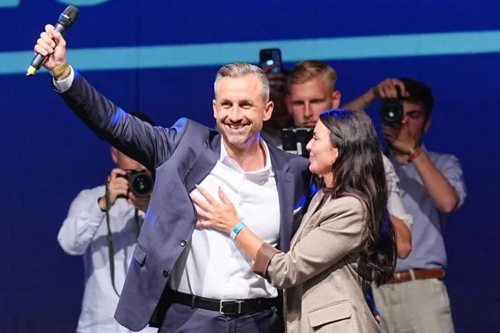 AfD-Spitzenkandidat Ulrich Siegmund lässt sich feiern.