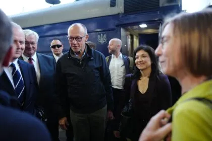Merz ignoriert Moskaus Warnung: Kanzler, Reiche und Wirtschaftsdelegation besuchen Kiew