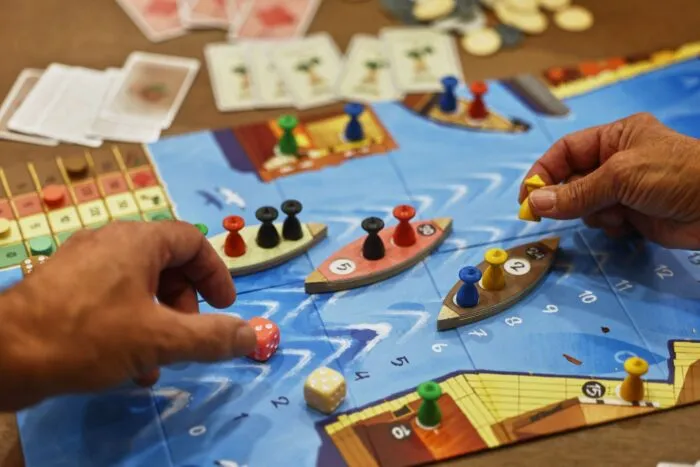 Gemeinsames Agieren ist bei analogen Spielen gefragt.