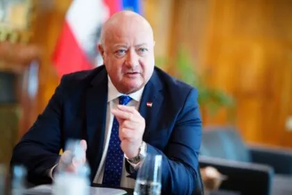 Österreich: Inflation hoch, Vertrauen in Politik gering - Bundeskanzler Stocker: „Wir können wieder Großes schaffen“