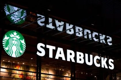 Starbucks wegen neuer Filialen in Xinjiang unter Druck