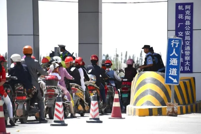 4.Juni 2019: Polizeiposten nahe einem mutmaßlichen Umerziehungslager für muslimische Minderheiten in Xinjiang, Westchina.