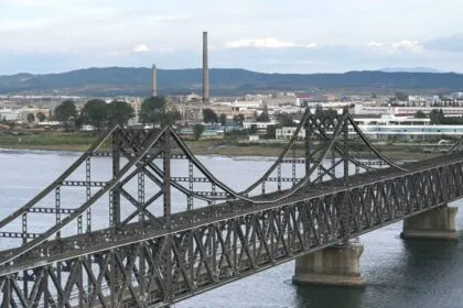 China und Nordkorea weihen ihre größte Grenzbrücke ein - die seit 2014 fertig ist