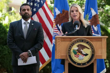 Todesdroge Fentanyl: FBI-Chef bezichtigt China des Kampfes gegen junge Amerikaner