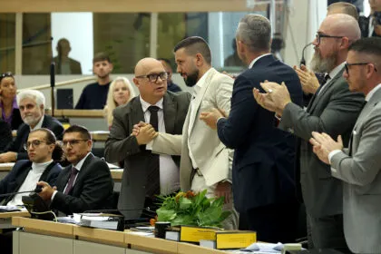 Rausch ist erster AfD-Landtagspräsident in Deutschland - CDU enthält sich nicht komplett