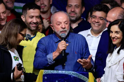 Lula gewinnt vierte Amtszeit - Flávio Bolsonaro reist in die USA aus