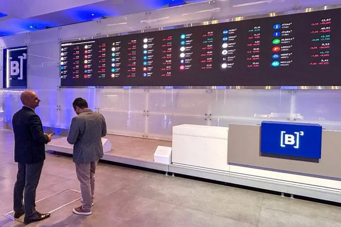 Der BOVESPA-Aktienindex auf einer Anzeigetafel an der Börse von São Paulo (B3) in Brasilien. Nach der Stichwahl aktivierte die B3 einen „Circuit-Breaker“-Mechanismus, der für „Zeiten starker Markteinbrüche“ vorgesehen ist. Foto: Nelson Almeida/AFP via Getty Images