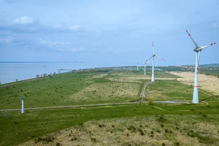 Noch ist vom geplanten, neuen Marinestützpunkt am Rysumer Nacken in Emden nichts zu sehen. (Archivbild)