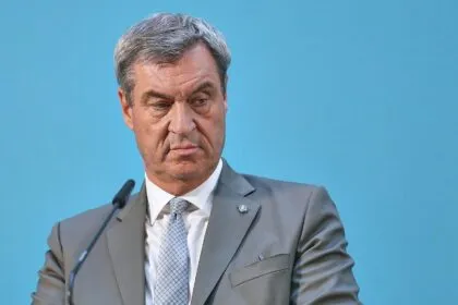 „Rote Front“ in Berlin: Söder kritisiert „absurde Enteignungsphantasien“