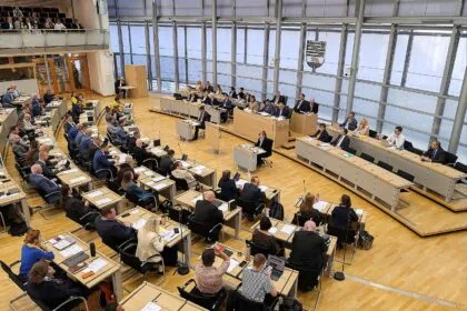 Ukraine-Waffenhilfe beenden: Landtag Sachsen-Anhalt stimmt für AfD-BSW-Antrag
