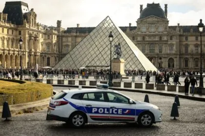Louvre-Einbruch: Festgenommene haben teilweise gestanden