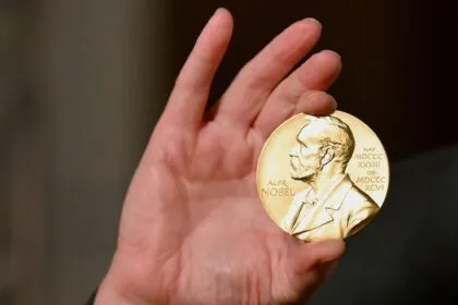 Medizin-Nobelpreis geht an zwei deutsche und einen US-Forscher