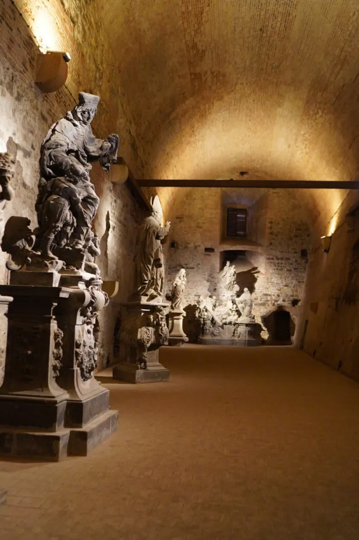 In Gorlice werden sechs Originalstatuen verschiedener Heiliger aufbewahrt.