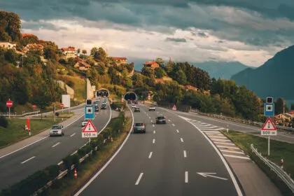 Durchfahrt durch die Schweiz wird teurer: Neue Gebühr für Urlauber geplant