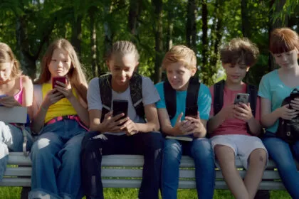 Warum Kinder ohne Smartphone besser dran sind