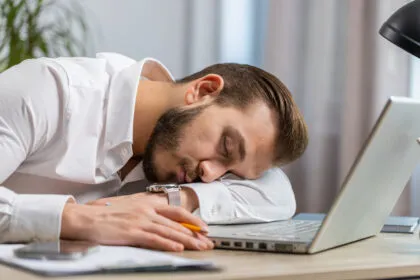 Die 15-Minuten-Formel: Wie Sie das Nachmittagstief stoppen und der clevere Kaffee-Trick vor dem Nickerchen