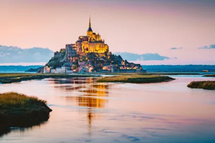 Ein Felsenkloster für den Erzengel: Die Baugeschichte von Mont-Saint-Michel