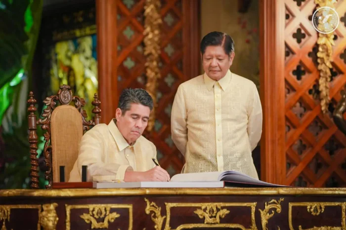 Der palauische Präsident Surangel Whipps Jr. (links) und der philippinische Präsident Ferdinand Marcos Jr. in Manila im Februar 2025. Foto: Büro des Präsidenten der Philippinen/gemeinfrei