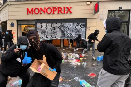 Paris: Einblicke in erste Gerichtsprozesse nach den Unruhen in Frankreich