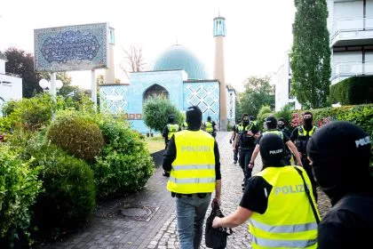 Ermittler durchsuchen „Blaue Moschee“ - Islamisches Zentrum Hamburg verboten