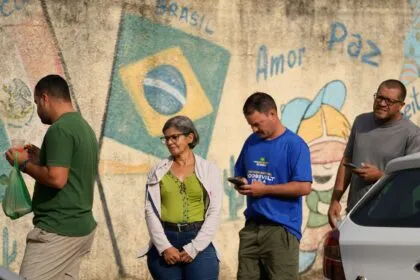 Lula gegen Bolsonaro-Sohn: Brasilianer bestimmen in Richtungswahl ihren Präsidenten