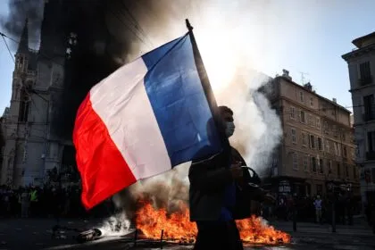 Heftige Zusammenstöße bei Protesttag in Frankreich - 400 Festnahmen