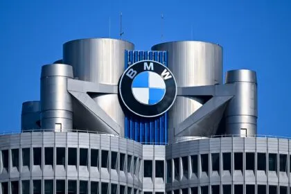 BMW-Gewinn bricht um mehr als ein Drittel ein