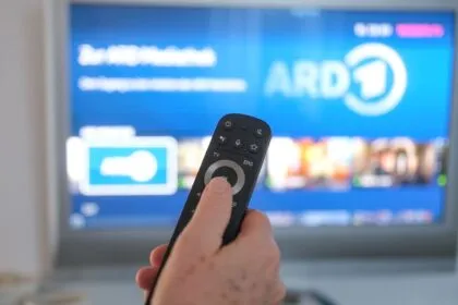 Zwei neue Medienstaatsverträge: Mehr Schutz für Kinder - mehr Reformdruck auf ARD und ZDF