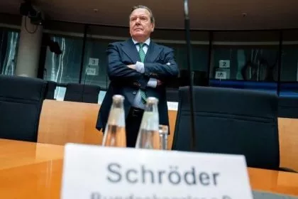 Schiedskommission: Altkanzler Schröder darf in der SPD bleiben