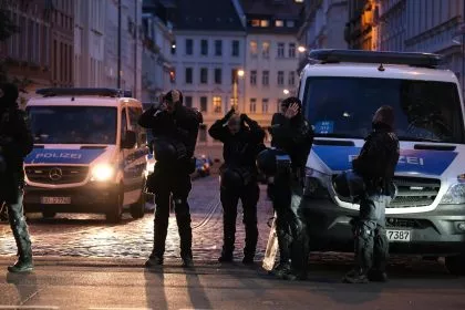 Linksextreme Szene gespalten: Eskalationsgefahr bei Demos in Leipzig - Großeinsatz der Polizei