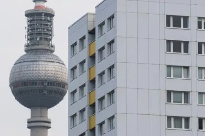 Vergesellschaftung in Berlin: Drei Studien, unterschiedliche Ergebnisse und Milliardenrisiken