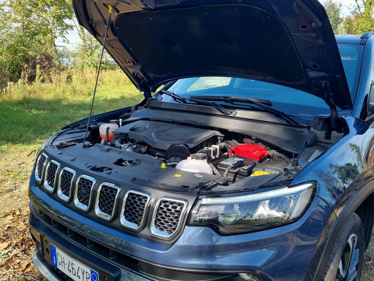 Jeep Compass e-Hybrid: guarda la gallery della prova su strada  14