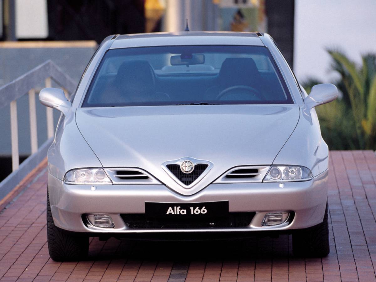 Alfa Romeo 166, guarda la gallery 19