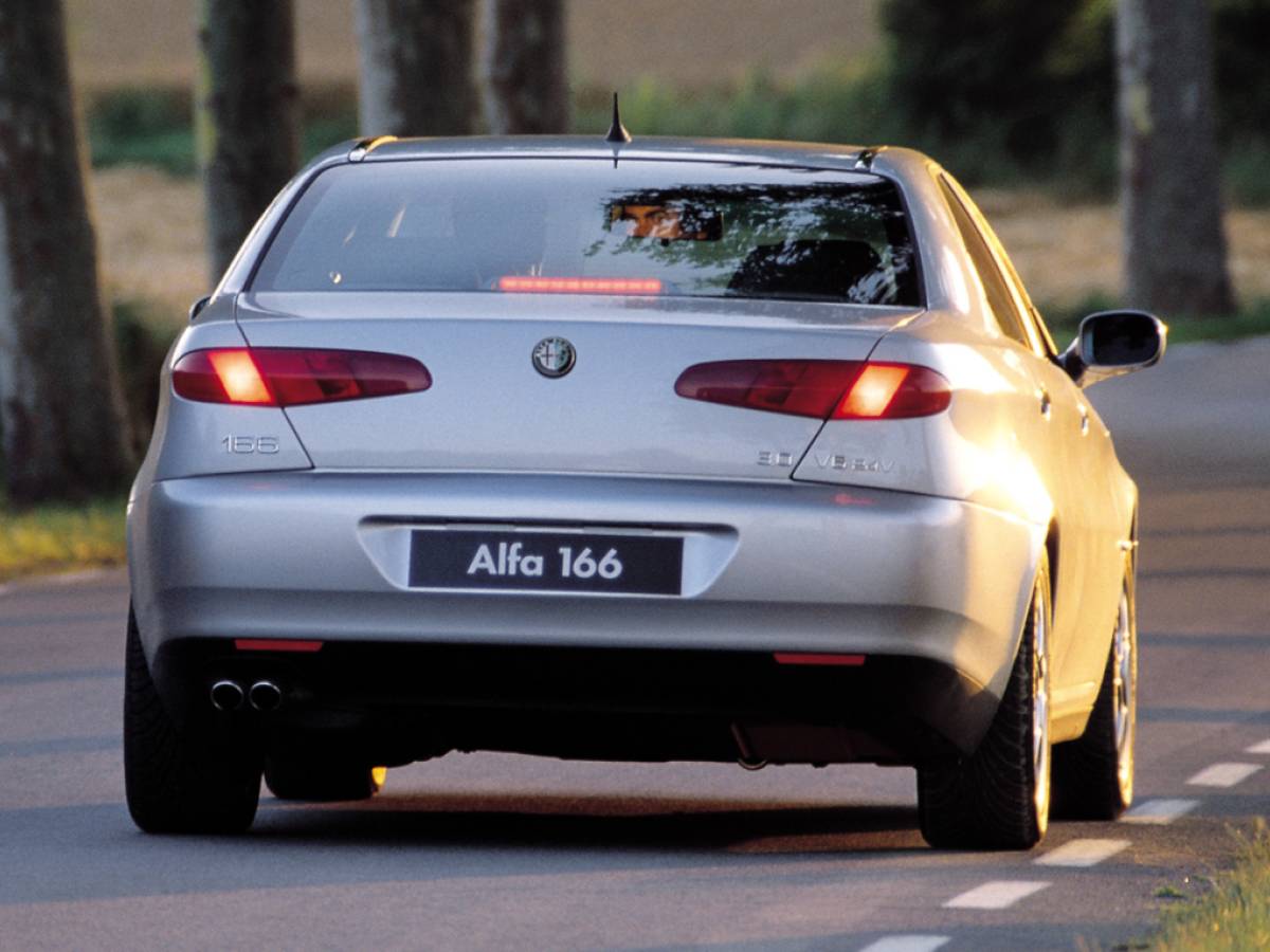 Alfa Romeo 166, guarda la gallery 4