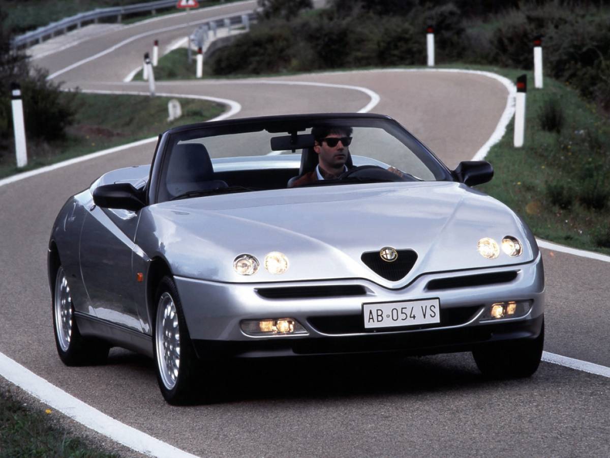 Alfa Romeo Spider 916, guarda la gallery 18