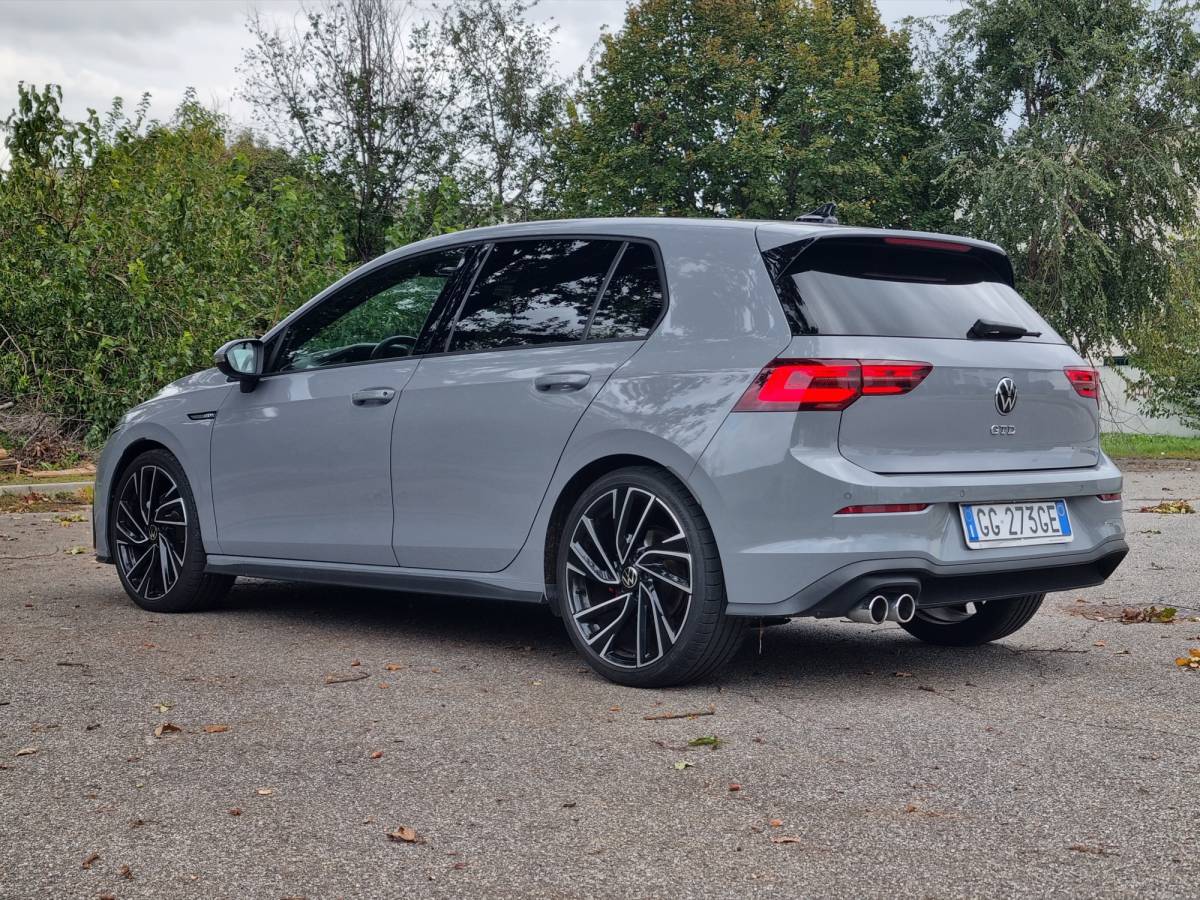 Volkswagen Golf GTD: guarda la gallery della compatta sportiva diesel 14