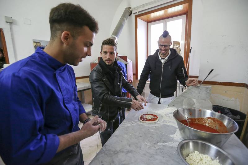 Un incontro nell'Ipm di Nisida con i calciatori del Napoli in epoca pre-pandemia