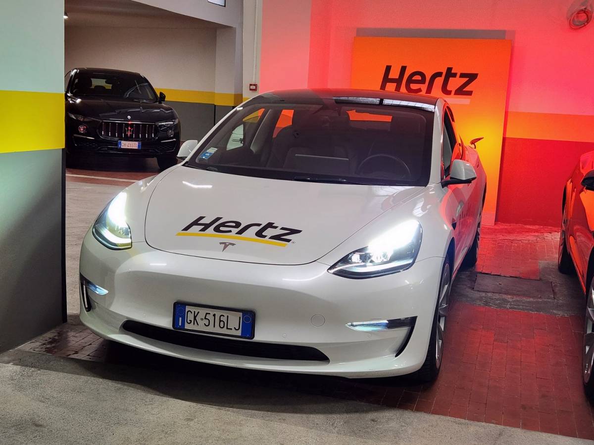 Hertz Tesla