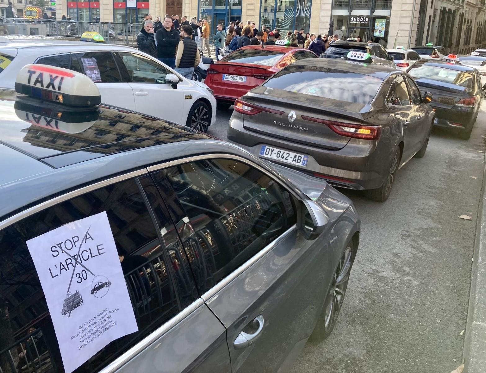 Rentrée sur les chapeaux de roues pour les syndicats de taxis