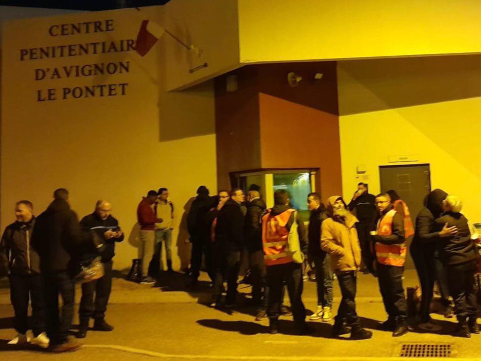 Obtenant des renforts, les agents pénitentiaires renoncent au blocage