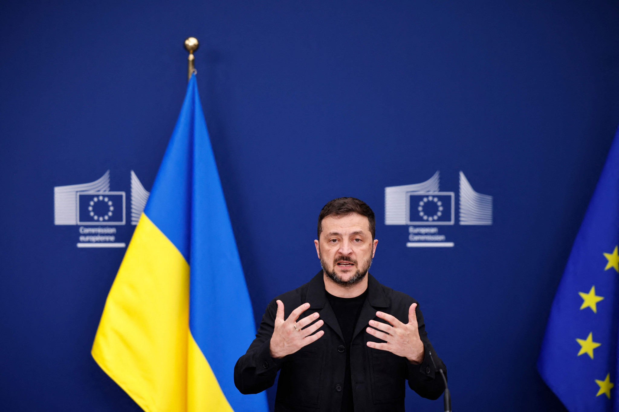 Conflit en Ukraine : Trump pousse pour un compromis, Macron doute de Poutine