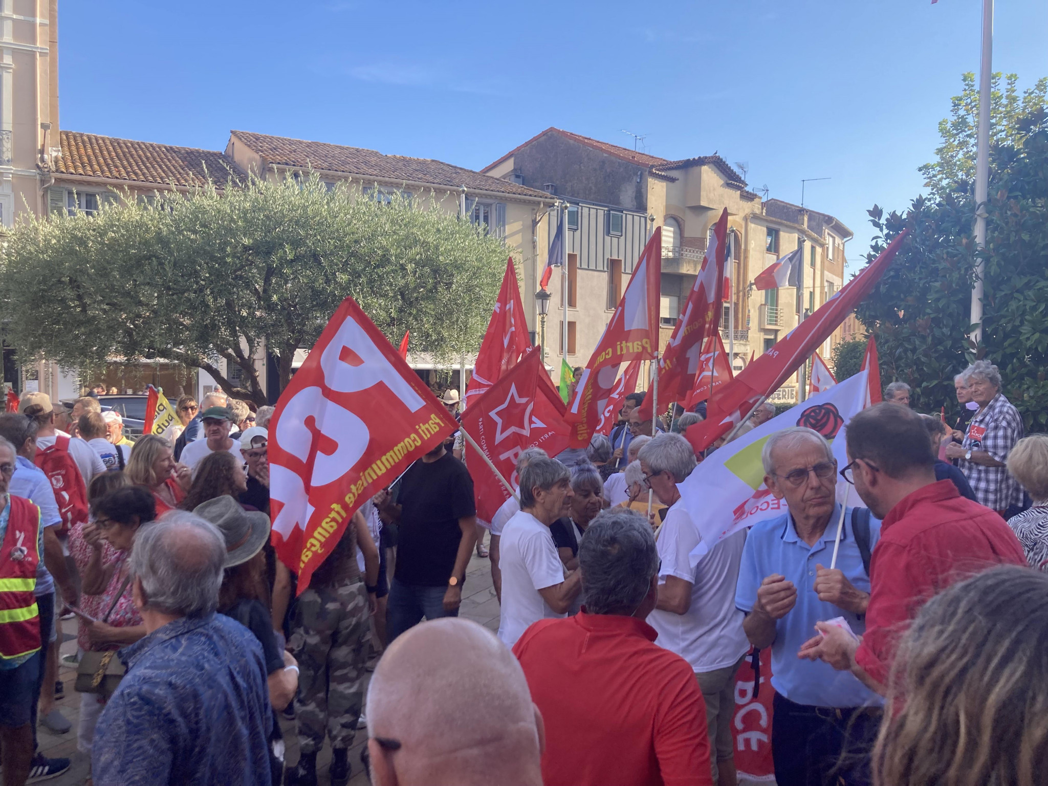À Saint-Raphaël, élus et militants dénoncent une falsification de l’histoire communiste